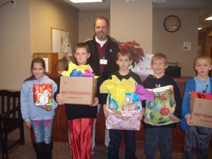 BES 3rd garders deliver gifts